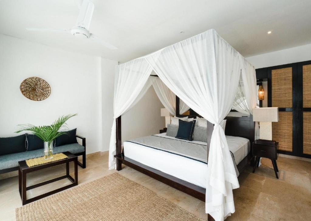 Batu Karang Lembongan Resort & Spa Nusa Lembongan  Exterior photo